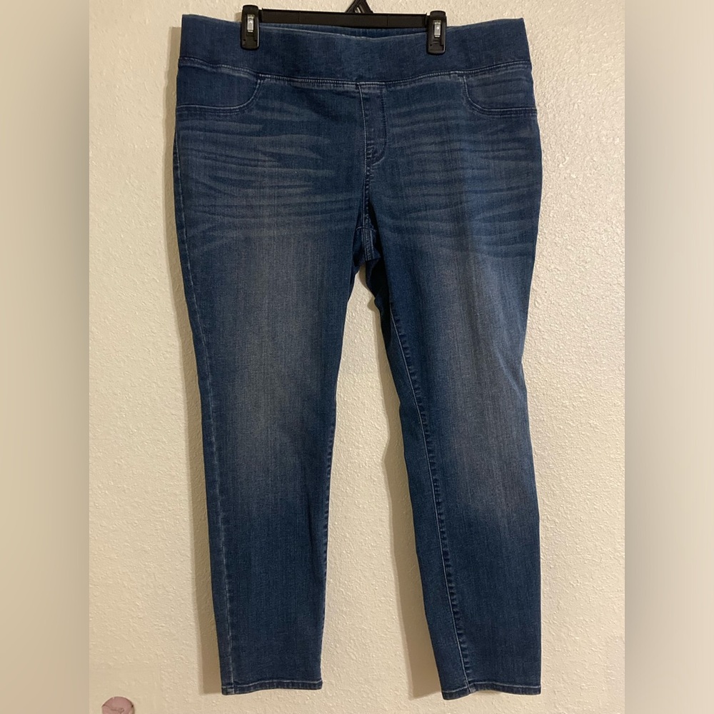 Ingrid & Isabelle maternity jeggings